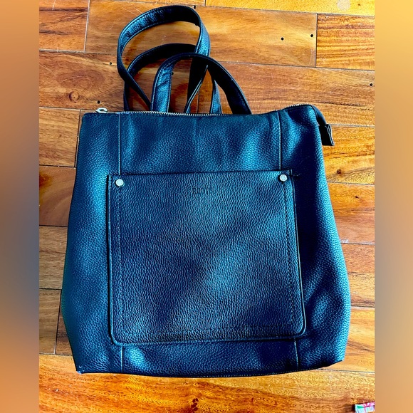 Classy leather backpack from Roots.  With 3 compartments - Picture 1 of 2